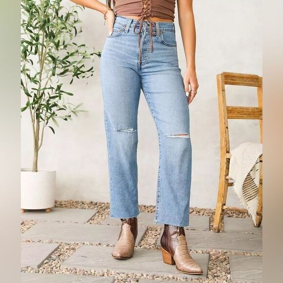 Levi’s Rib cage Straight Ankle Button Fly Light Wash Denim Jeans Size 29 Waist - Picture 1 of 9